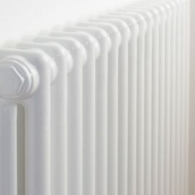 2 kolonnu 500×650 mm horizontāls radiators, krāsa – Balts (RAL 9010)
