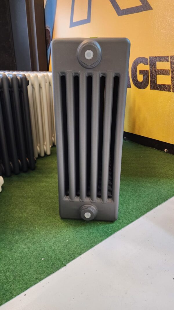 6 kolonnu 600×1055 mm vertikāls radiators, krāsa – Antracīts (RAL 7016)