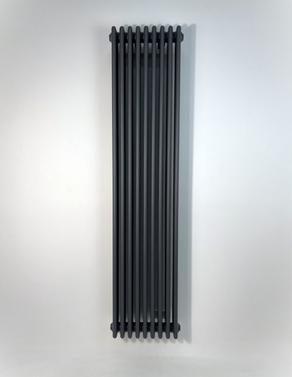 4 kolonnu 1800×425 mm vertikāls radiators, krāsa – Antracīta (RAL 7016)