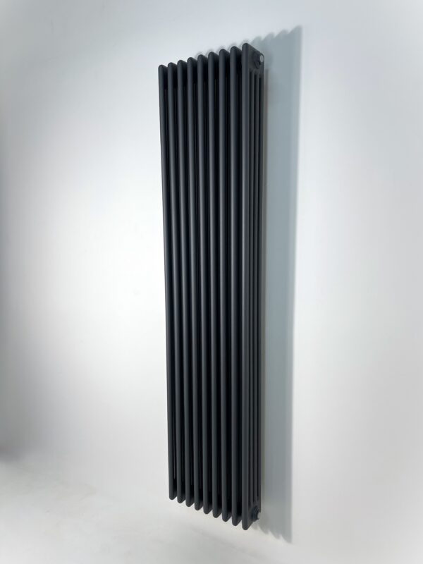 4 kolonnu 1800×425 mm vertikāls radiators, krāsa – Antracīta (RAL 7016) - Image 3