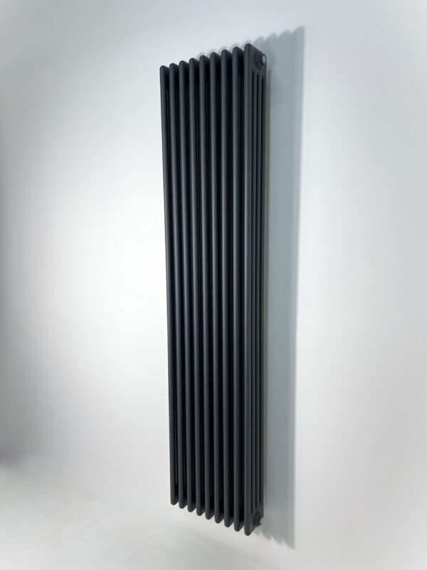 4 kolonnu 1800×425 mm vertikāls radiators, krāsa – Antracīta (RAL 7016) - Image 3