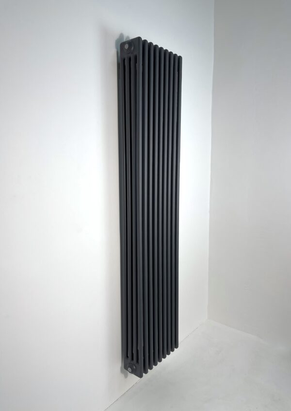 4 kolonnu 1800×425 mm vertikāls radiators, krāsa – Antracīta (RAL 7016) - Image 2