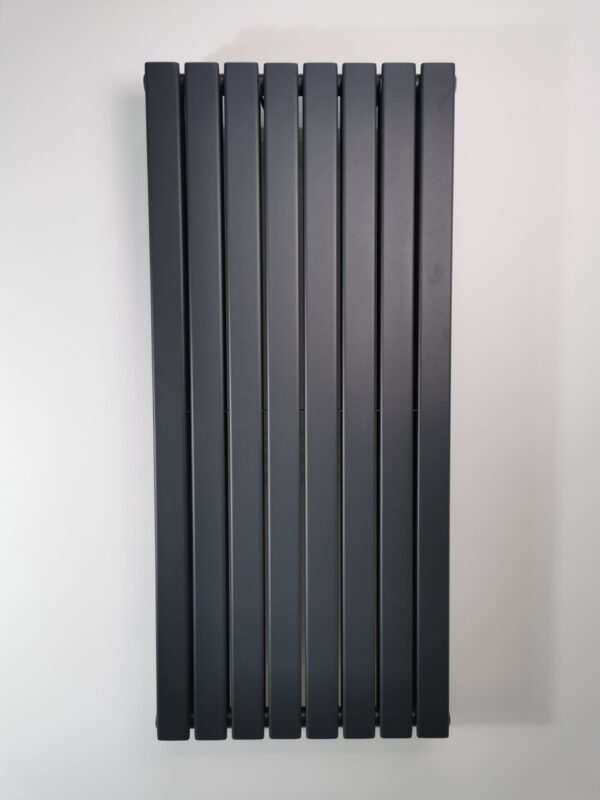 Vertikāls antracīta krāsas radiators 1200 x 544 mm. Duplex- Apakšas pieslēgums - Image 3